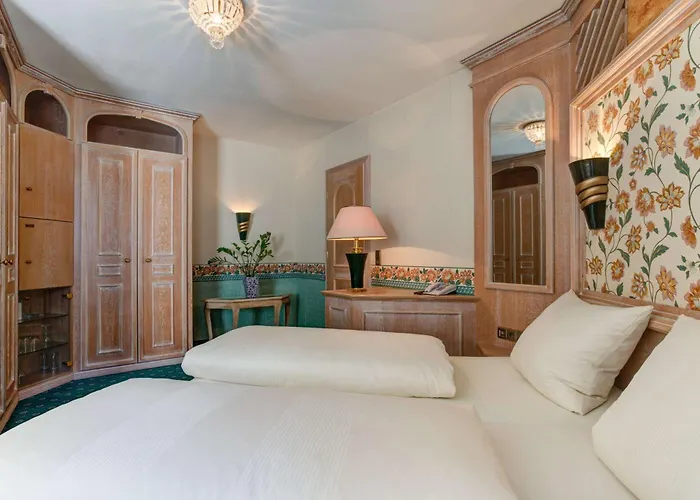 Centro Stern City, Trademark Collection By Wyndham 3* Ульм